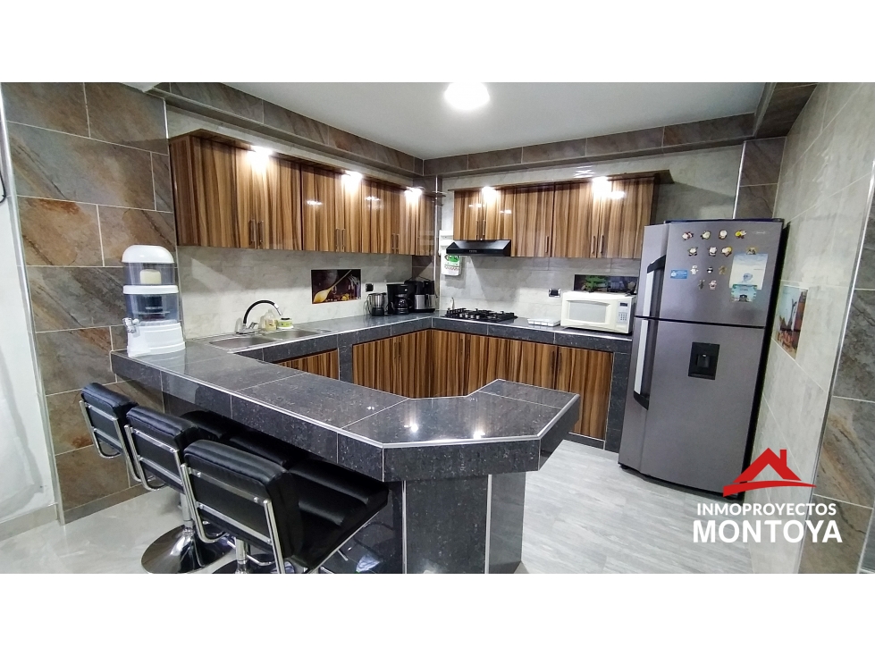 Casa esquinera de 3 niveles, sector La Hermosa, Santa Rosa de Cabal — foto 3