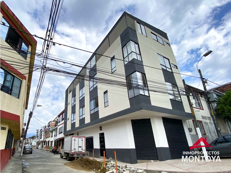Edificio esquinero cerca al centro de Pereira