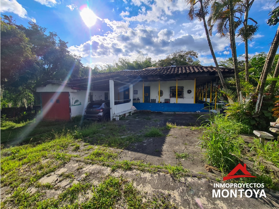 Lote multipropósito sobre la vía Cerritos-Pereira
