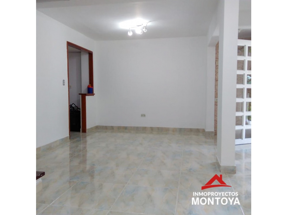 Casa dúplex esquinera en conjunto, sector Postobón, Dosq