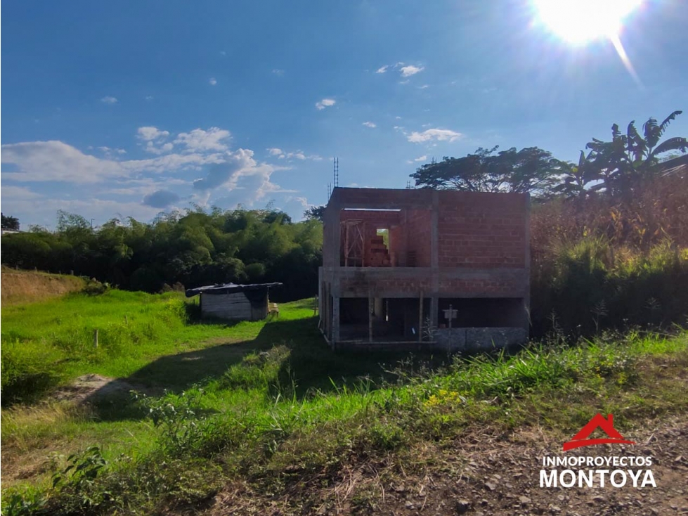 Lote con casa en construcción a 10 min de Alcalá, Valle - 1