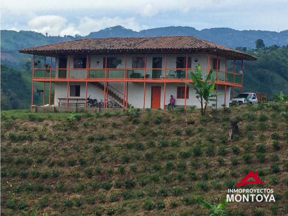 Finca cafetera tecnificada de 105 cuadras en Santa Rosa de Cabal