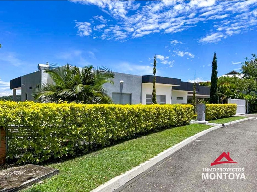 Casa en condominio, vía Cerritos-La Virginia