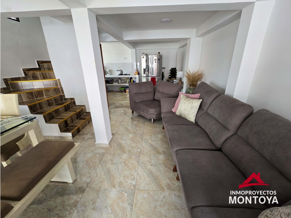 Casa comercial esquinera en Llano Grande, Pereira