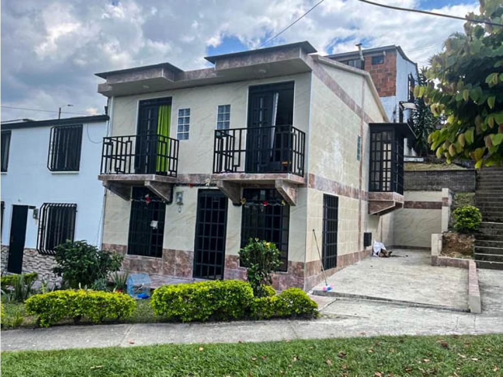 Casa esquinera sector Villa del Prado, Pereira