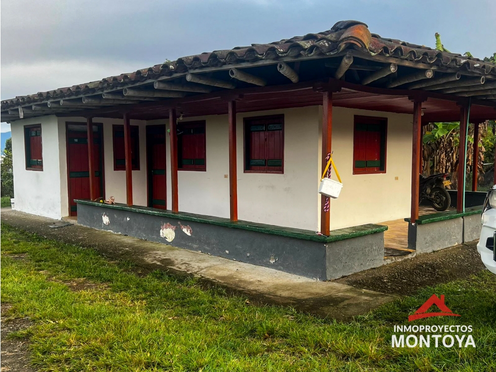 Finca de 130 cuadras en Marsella, Pereira