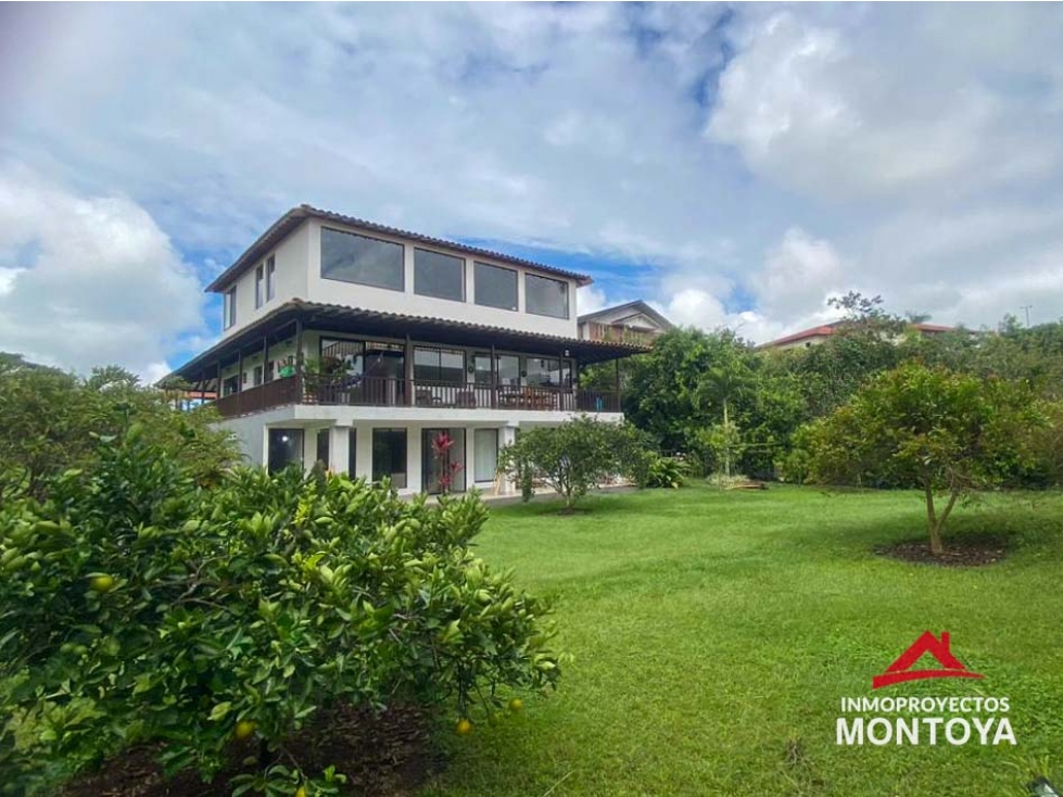 Casa de lujo en condominio, vía Cerritos-La Virginia