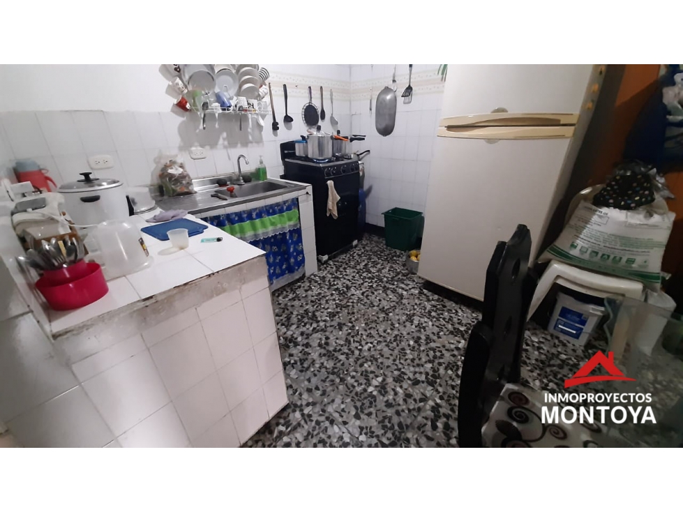 Edificio con 8 rentas en Buenos Aires, Dosquebradas - 2