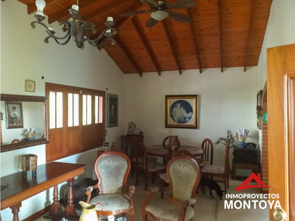 Casa campestre con local comercial sobre la vía principal a Marsella - 6
