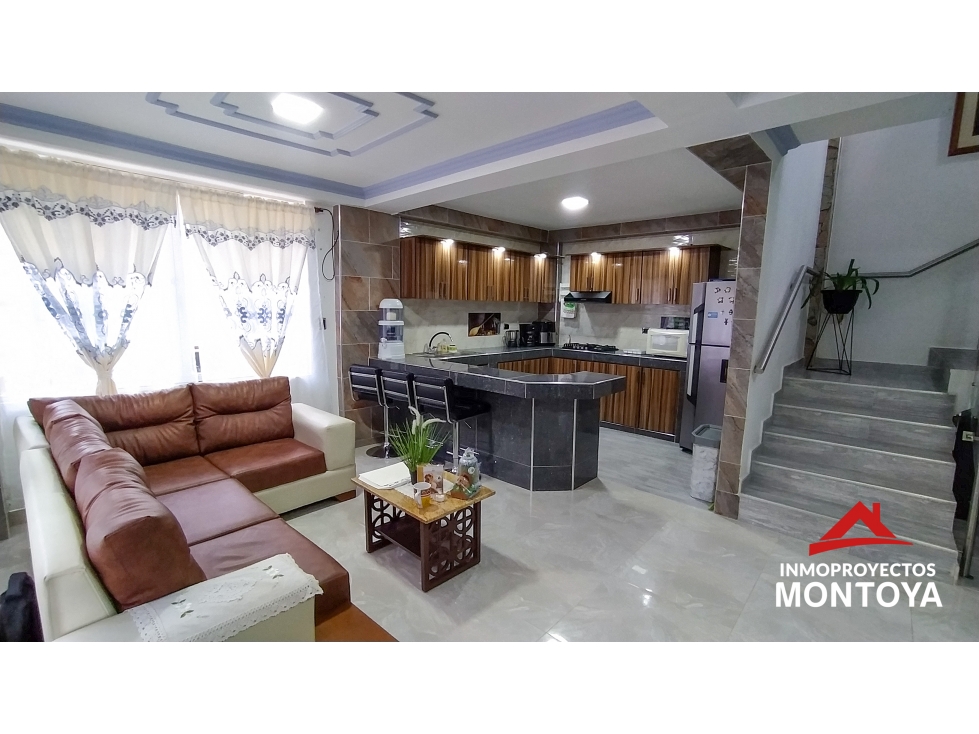 Casa esquinera de 3 niveles, sector La Hermosa, Santa Rosa de Cabal — foto 2