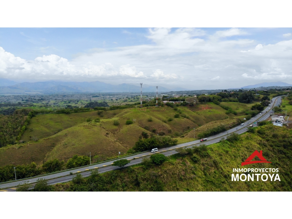 Finca suburbana en Cerritos sobre la vía Pereira-Cartago