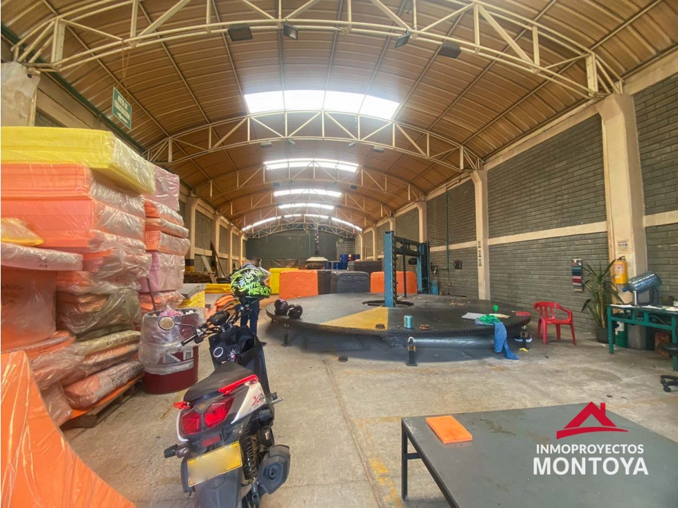 Local-bodega sobre la vía Cartago-Pereira - 2