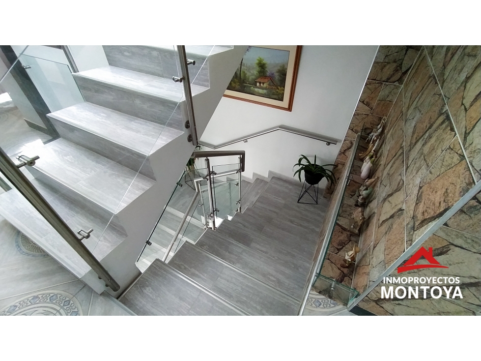 Casa esquinera de 3 niveles, sector La Hermosa, Santa Rosa de Cabal — foto 4