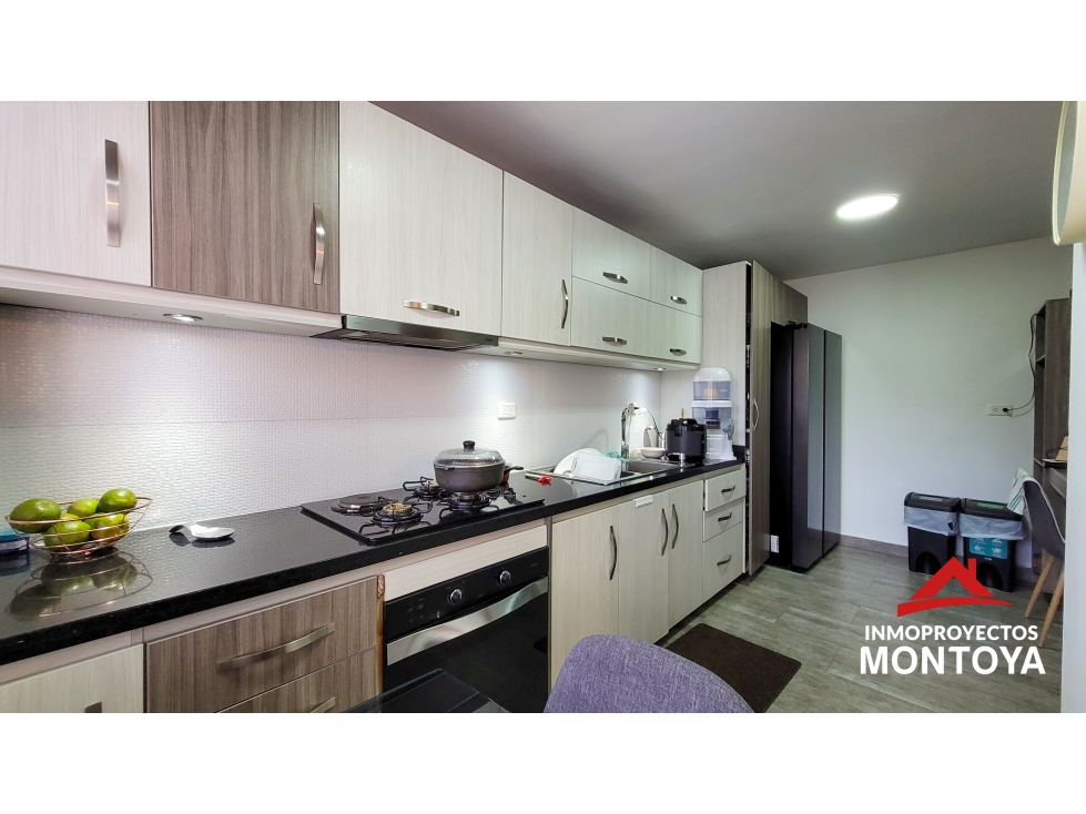 Casa esquinera remodelada en Pinares — foto 3