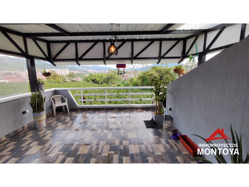 Casa de 3 apartamentos independientes cerca al Estadio de Santa Rosa