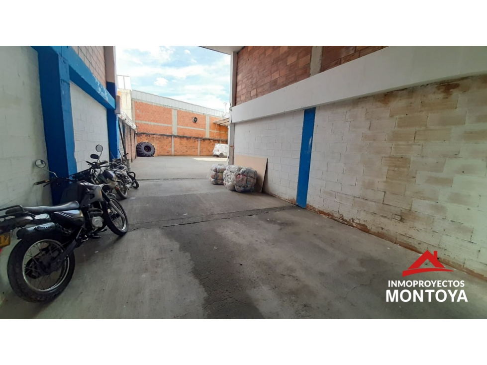 Permuta! Edificio con bodega en La Badea, Dosquebradas - 3