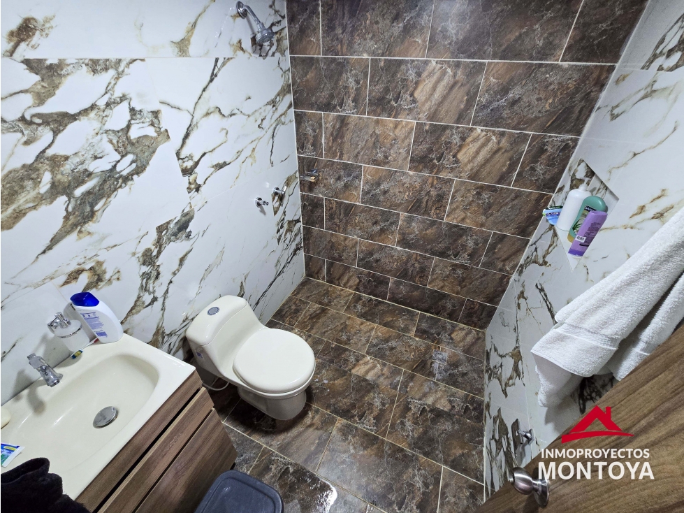 Casa comercial esquinera en Llano Grande, Pereira — foto 6
