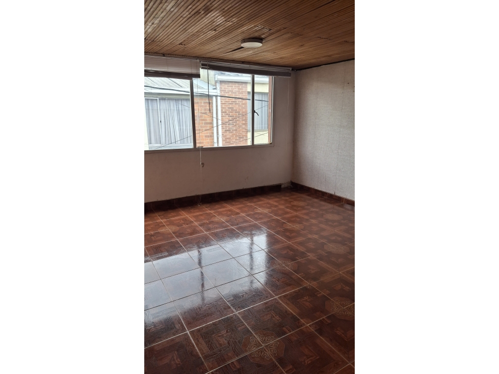 SE VENDE CASA EN GILMAR-NORTE DE BOGOTÁ