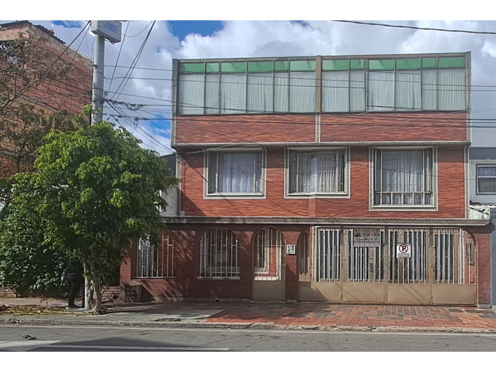 VENDO CASA EN PRADO VERANIEGO, BOGOTÁ