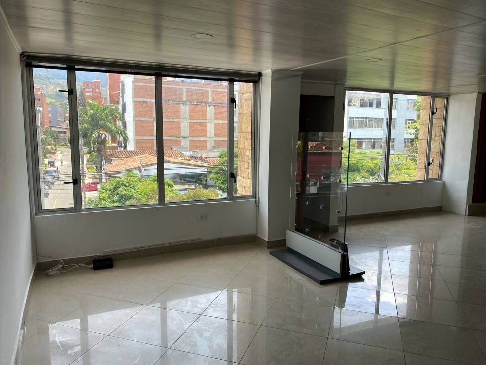 Oficina en Arriendo Av 80 con la 33