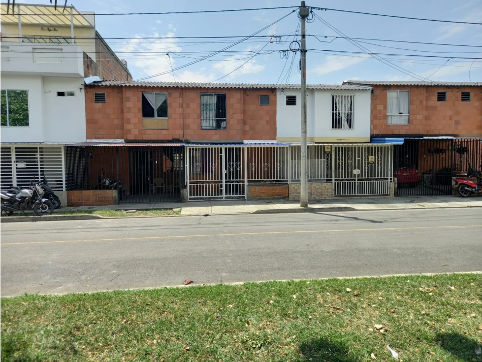 VENDO CASA DE 2 PISOS EN ALMENDROS DE LA ITALIA - PALMIRA