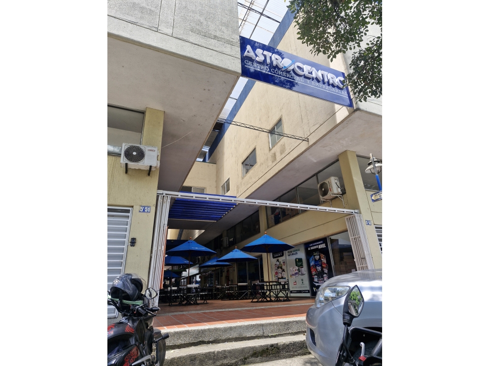 ALQUILO OFICINA EN CENTRO COMERCAIL BARRIO SAN VICENTE