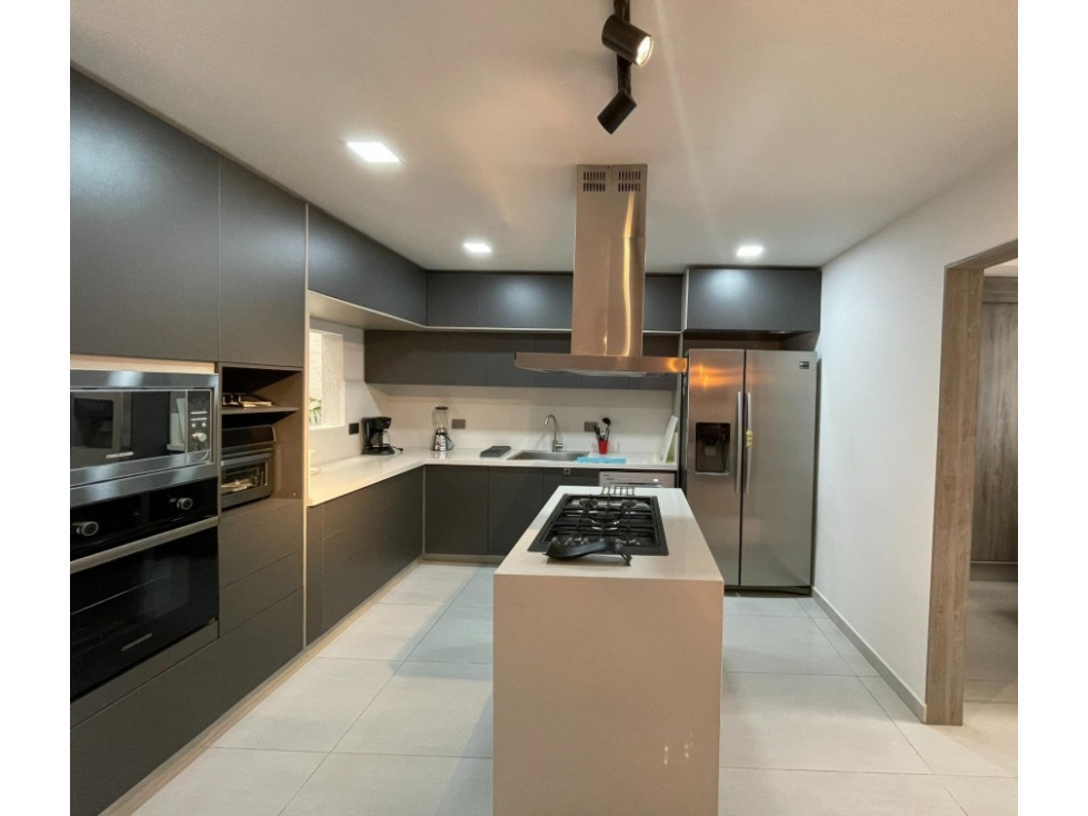 VENDO CASA DE 2 PISOS UNIFAMILIAR EN LA FLORA