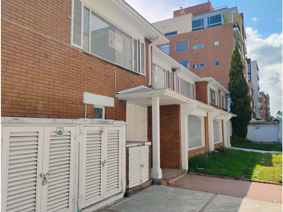 Arriendo casa comercial esquinera Santa Bárbara