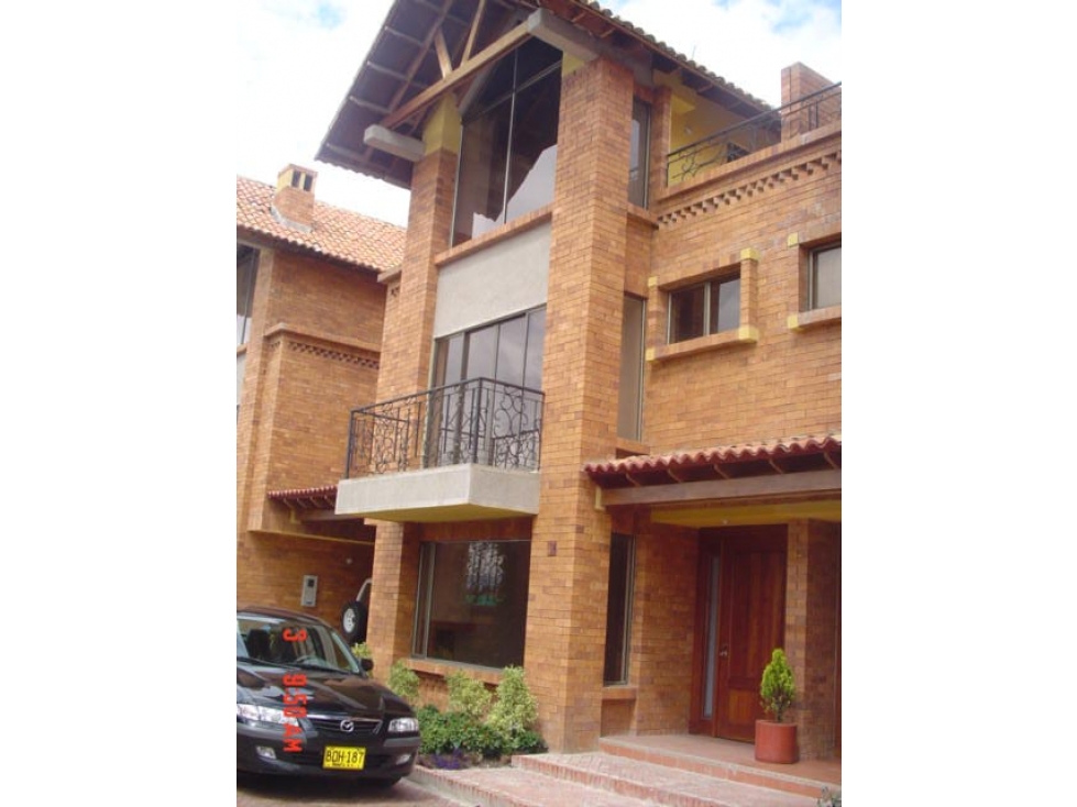 VENTA DE CASA de 3 niveles, Chía