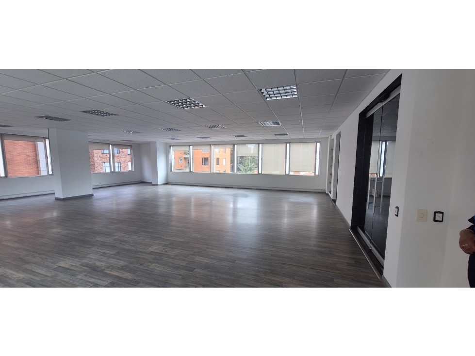 CHICO NORTE, RENTA, OFICINA CON PISOS Y TECHOS, 316 M2, ILUMINADA — foto 2