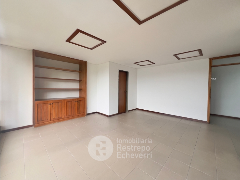 Oficina en arriendo, sector Av. Alberto Mendoza, Manizales