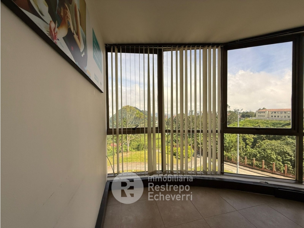 Oficina en arriendo, sector Av. Alberto Mendoza,Manizales
