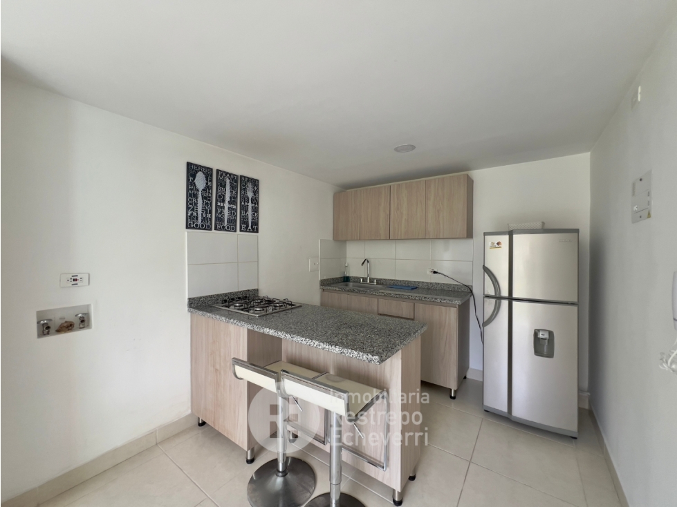 Apartamento amoblado en venta, Av. Kevin Ángel, barrio Santa Helena — foto 5