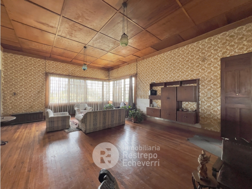 Casa esquinera en venta, barrio Campohermoso, Manizales