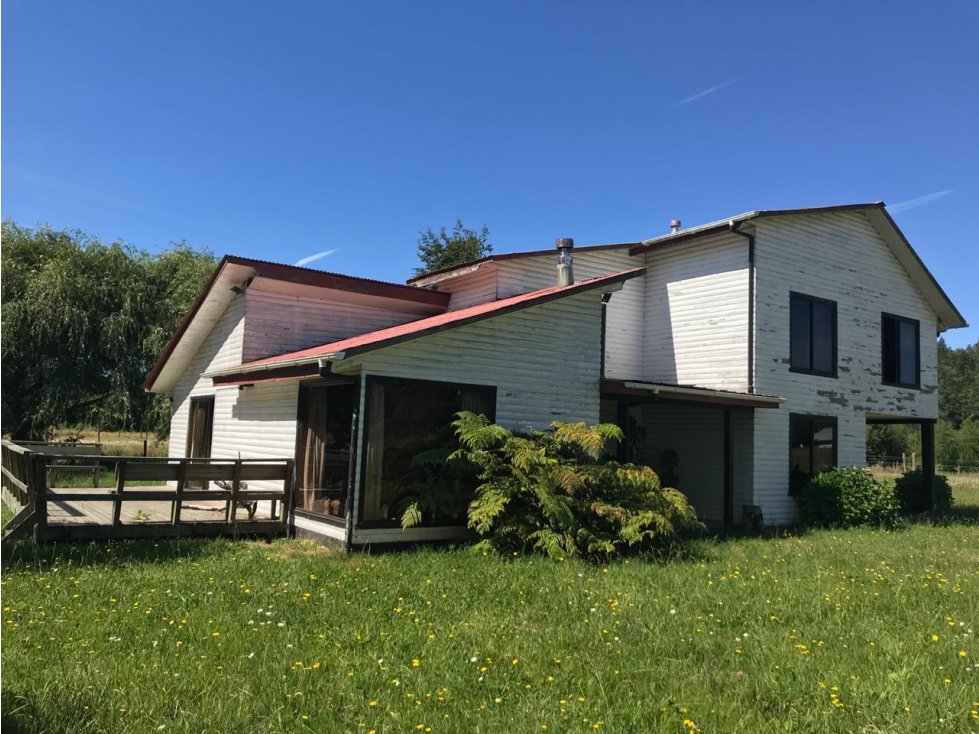 SE VENDE HERMOSA CASA CON PARCELA EN LOS LAGOS