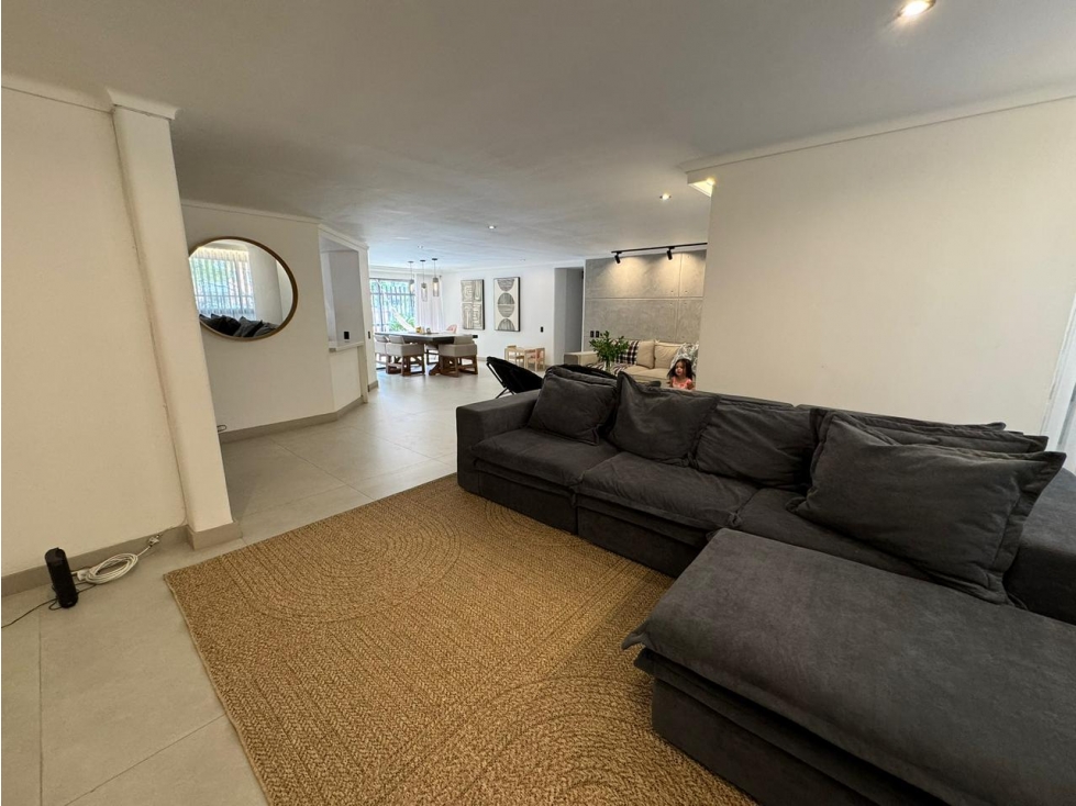 VENTA DE APARTAMENTO ESPECTACULAR LOMA DEL TESORO - REMODELADO TERRAZA — foto 3