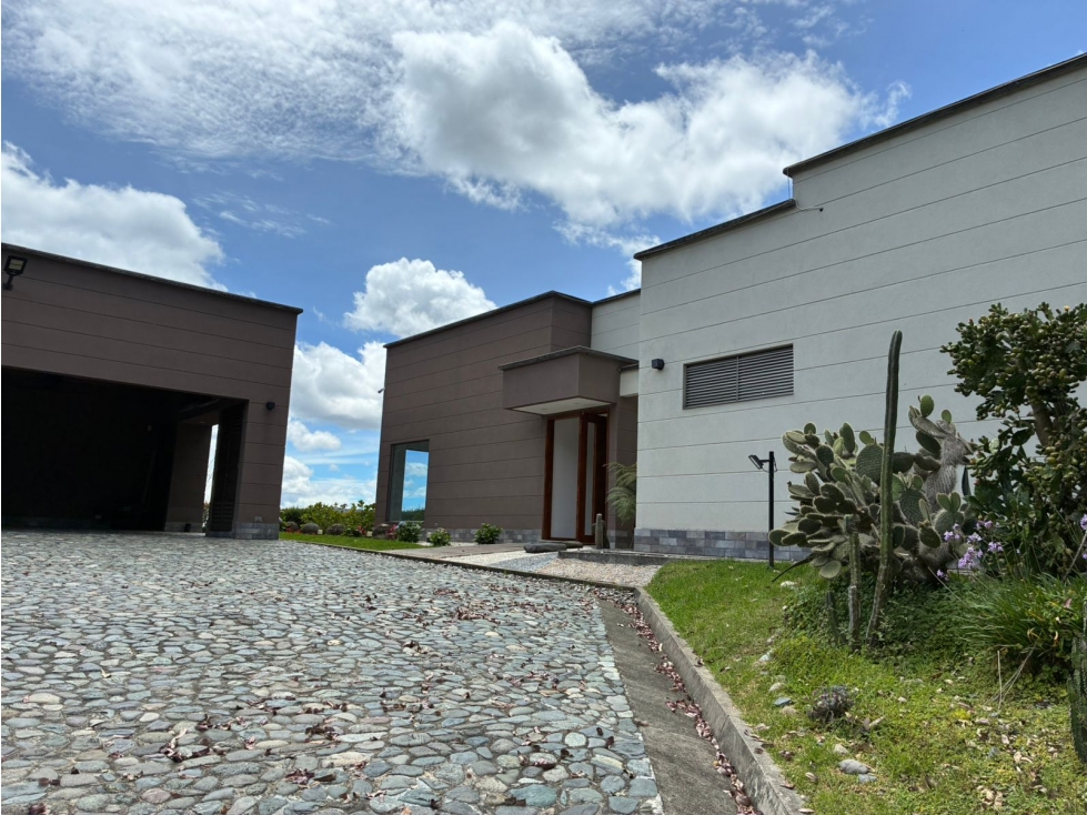 VENTA DE HERMOSA CASA CAMPESTRE EN LA LOMA DEL ESCOBERO