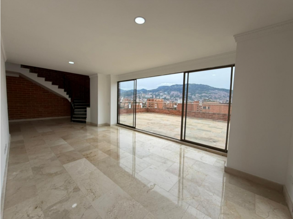 VENTA DE PENTHOUSE DÚPLEX CON TERRAZA HERMOSA VISTA- CONQUISTADORES