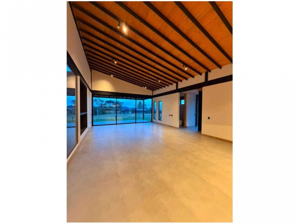 VENTA DE CASA EN EL RETIRO - MONTESERENO