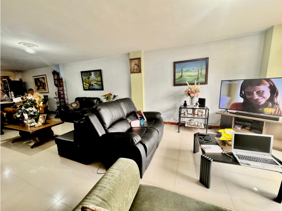 VENTA DE APARTAMENTO LAURELES BULERIAS EN EDIFICIO EXCELENTE UBICACIÓN