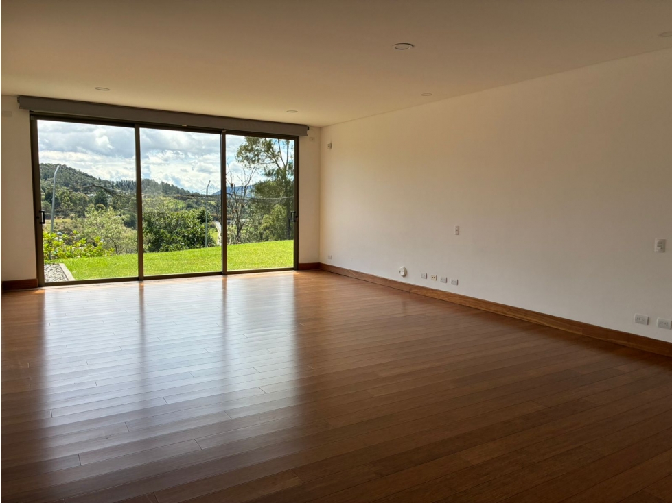 VENTA DE HERMOSA CASA CAMPESTRE EN LA LOMA DEL ESCOBERO — foto 3