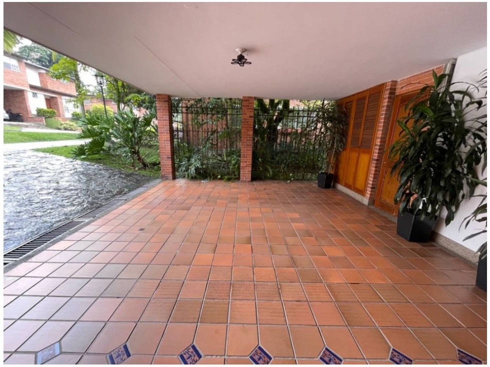 VENTA DE CASA CON TERRAZA Y MANGA - ENVIGADO LOMA DE BENEDICTINOS — foto 6