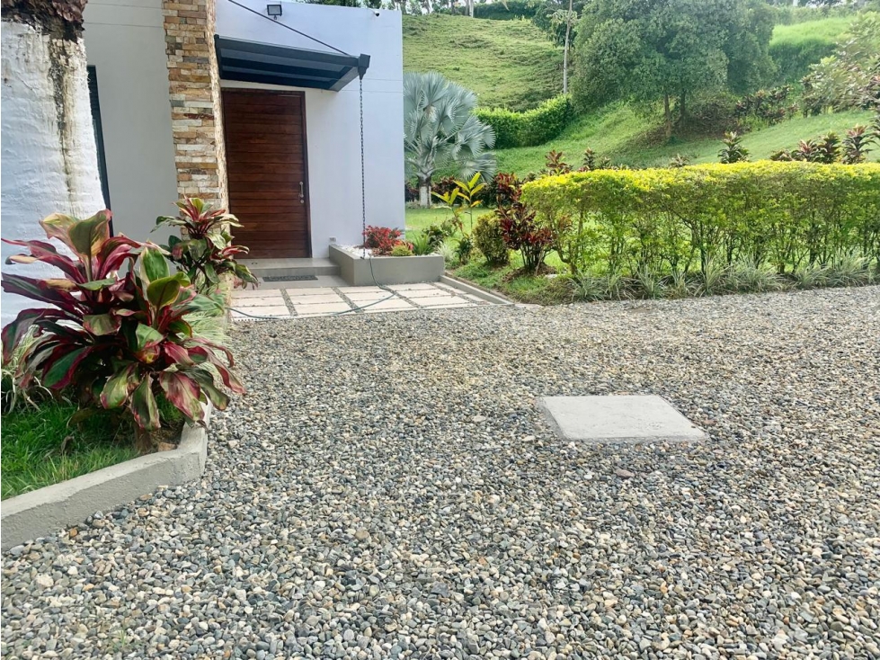 Venta de Finca Moderna a 1 hora y cuarto de Medellín - 4