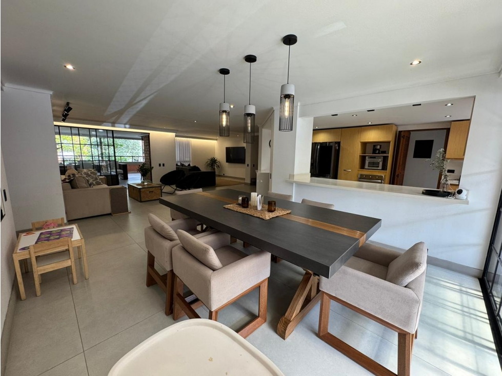 VENTA DE APARTAMENTO ESPECTACULAR LOMA DEL TESORO - REMODELADO TERRAZA