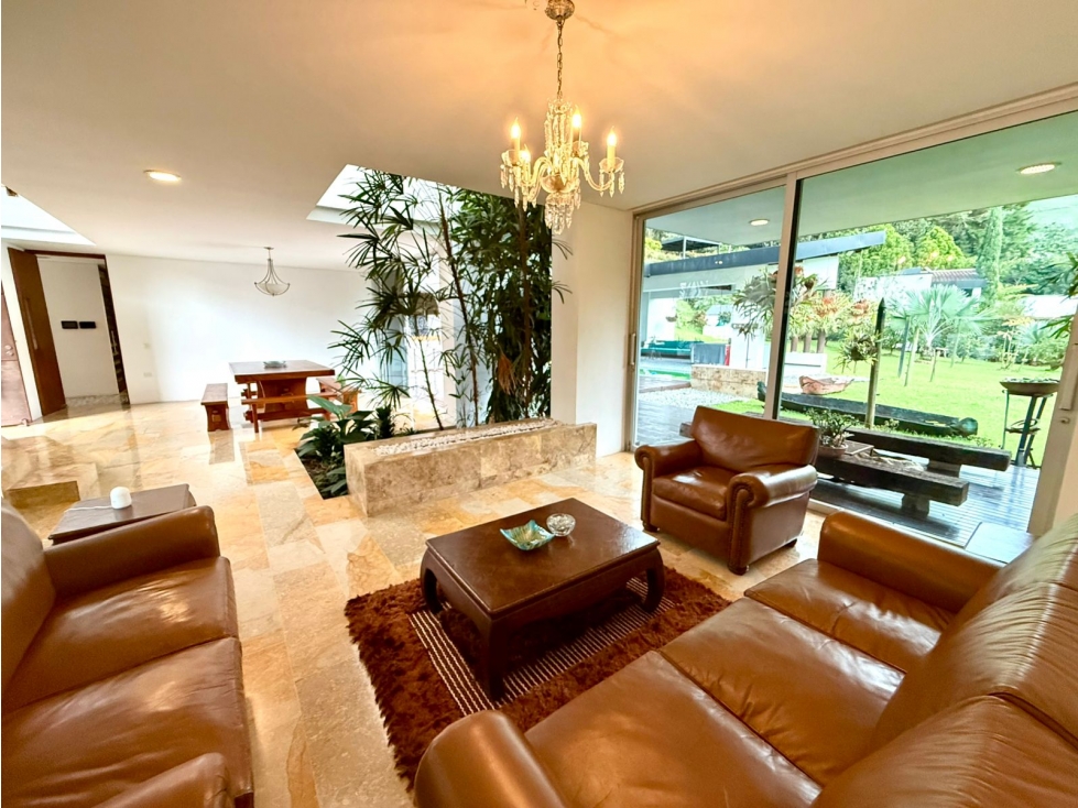 VENTA DE HERMOSA CASA CAMPESTRE EN LA LOMA DEL ESCOBERO — foto 2