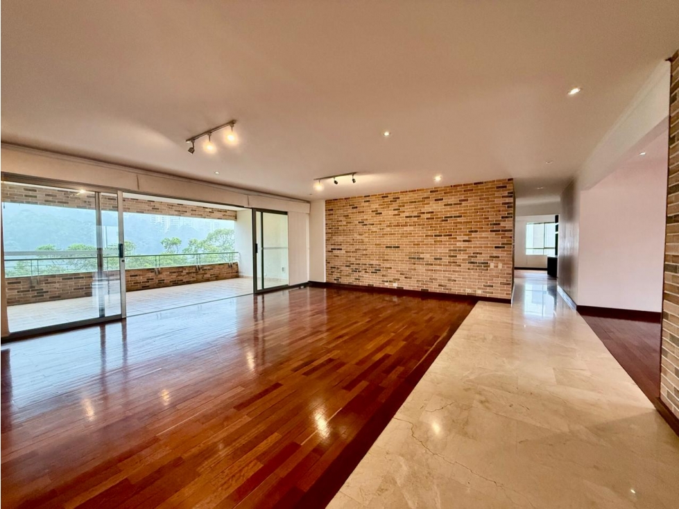 VENTA DE APARTAMENTO EN EL SECTOR TESORO - AMPLIO APARTAMENTO — foto 2