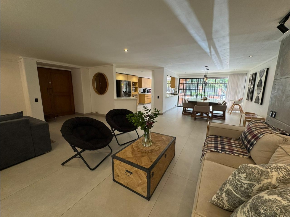 VENTA DE APARTAMENTO ESPECTACULAR LOMA DEL TESORO - REMODELADO TERRAZA — foto 2
