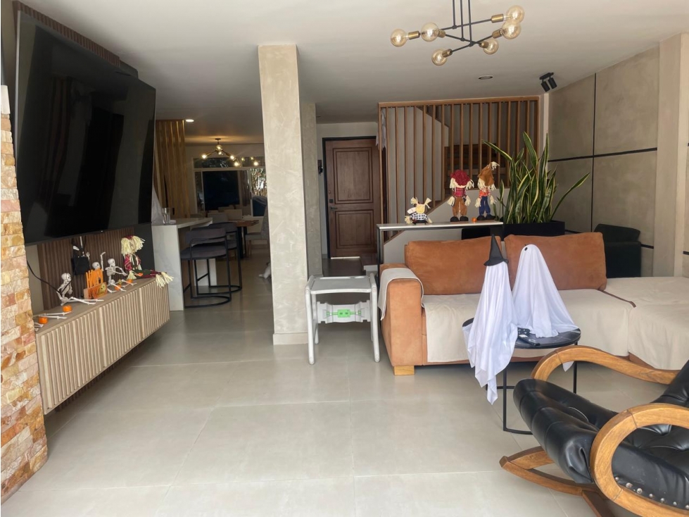 VENTA DE CASA EN ENVIGADO REMODELADA - ABADIA