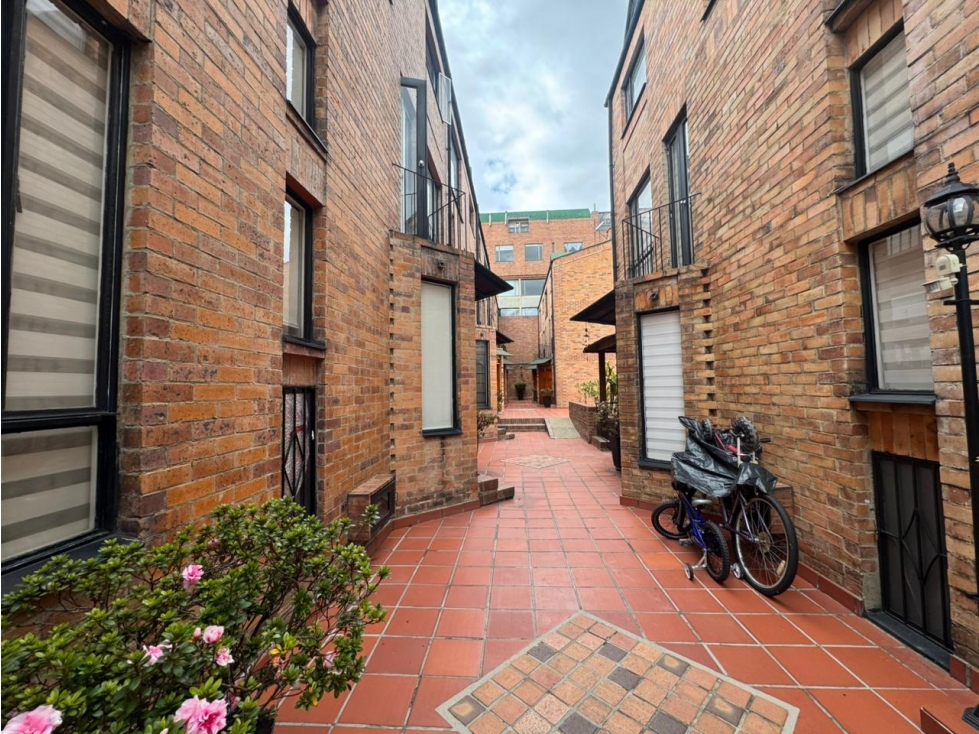 CASA EN VENTA CEDRITOS / Cár 17A con 140 (GRAN UBICACIÓN - REMOD) — foto 3