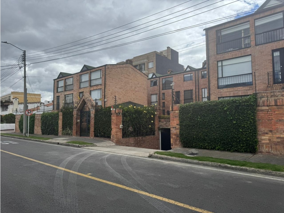 CASA EN VENTA CEDRITOS / Cár 17A con 140 (GRAN UBICACIÓN - REMOD) — foto 2